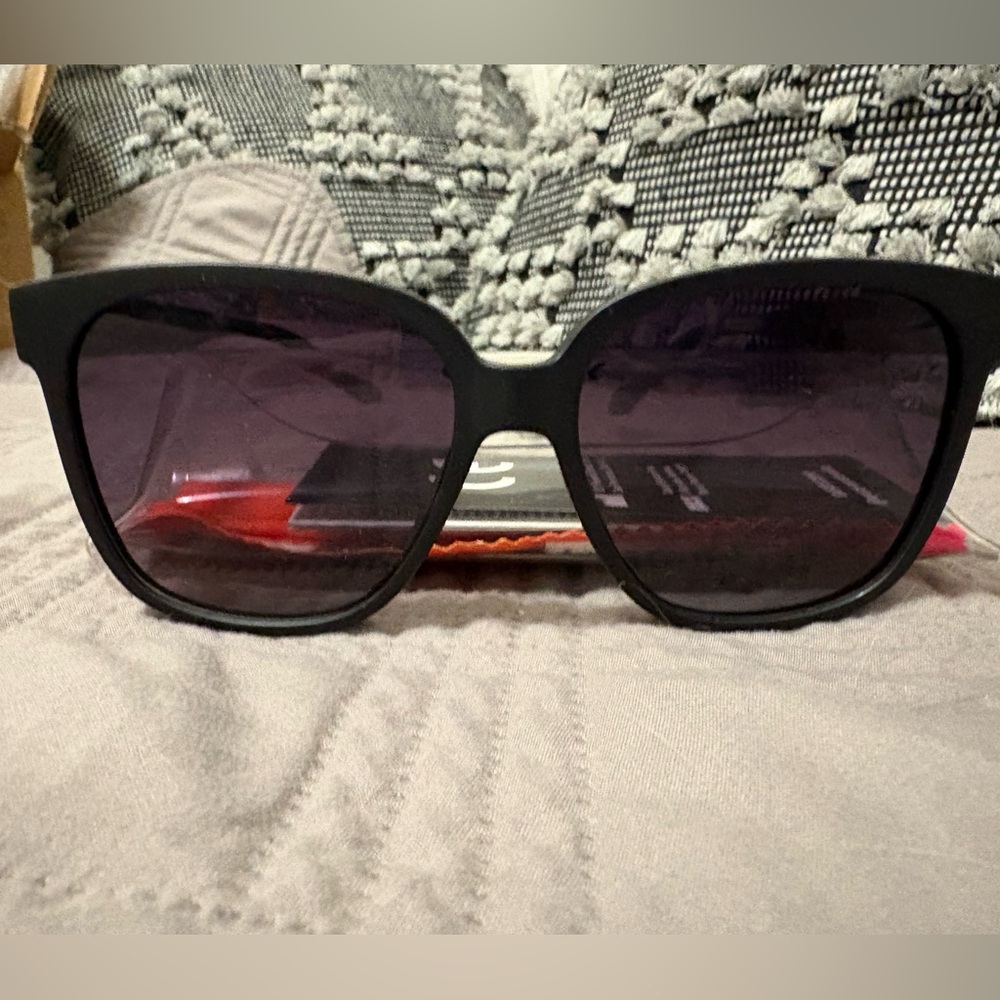 Quay Australia Stylish Black Sunglasses